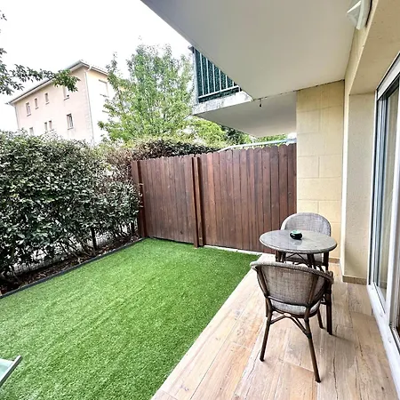 Апартаменты Le Greenhouse Либурн